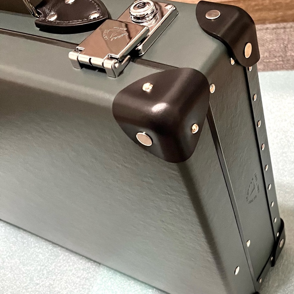 Globe Trotter ,NO TIME TO DIE LUGGAGE COLLECTION Attaché, Limited edition $ 2445 - Picture 8 of 16
